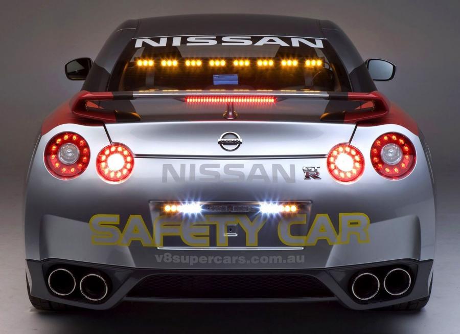  Nissan GT-R Safety Car 2009 года  (фото 2 из 4)